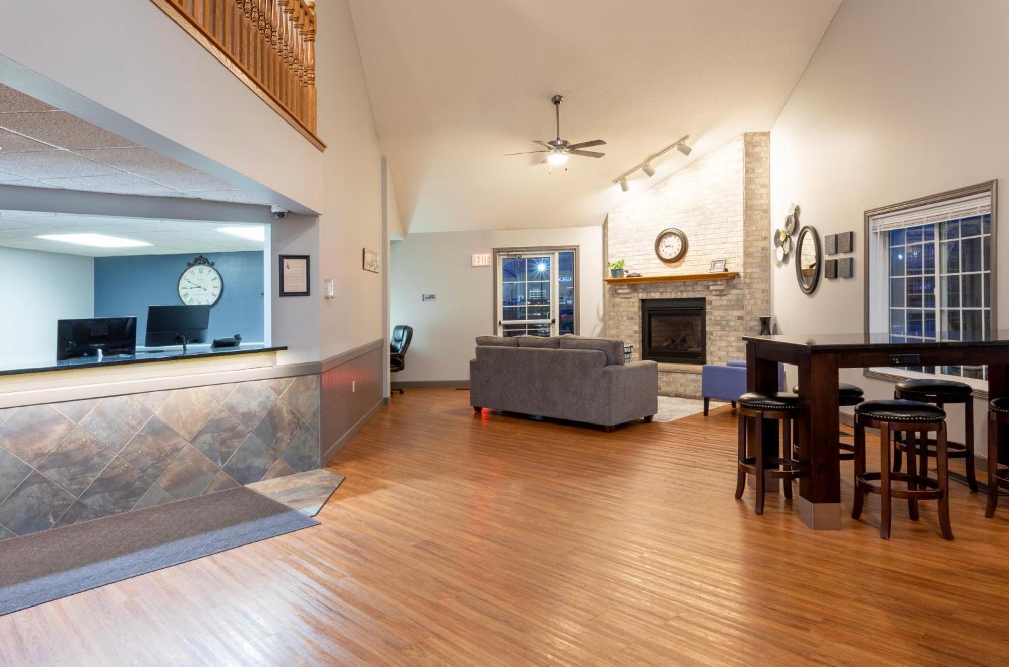 Paynesville Inn & Suites Εξωτερικό φωτογραφία