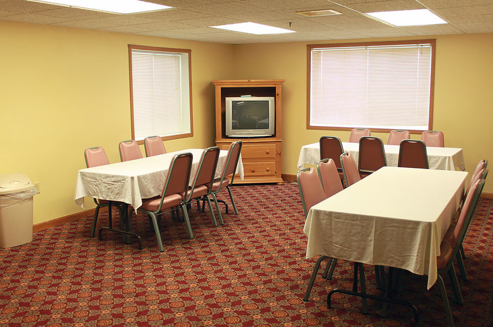 Paynesville Inn & Suites Εξωτερικό φωτογραφία