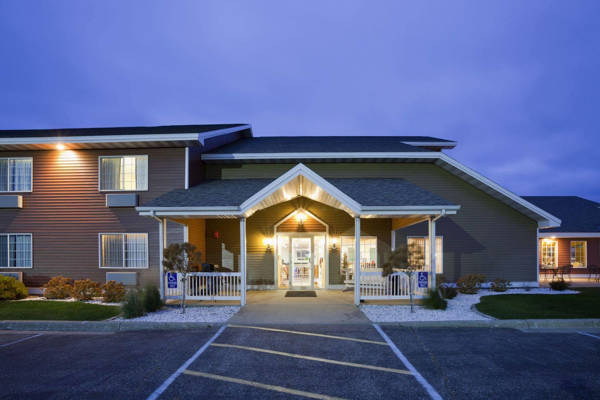 Paynesville Inn & Suites Εξωτερικό φωτογραφία