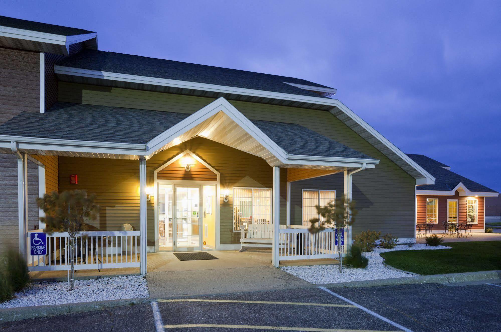 Paynesville Inn & Suites Εξωτερικό φωτογραφία
